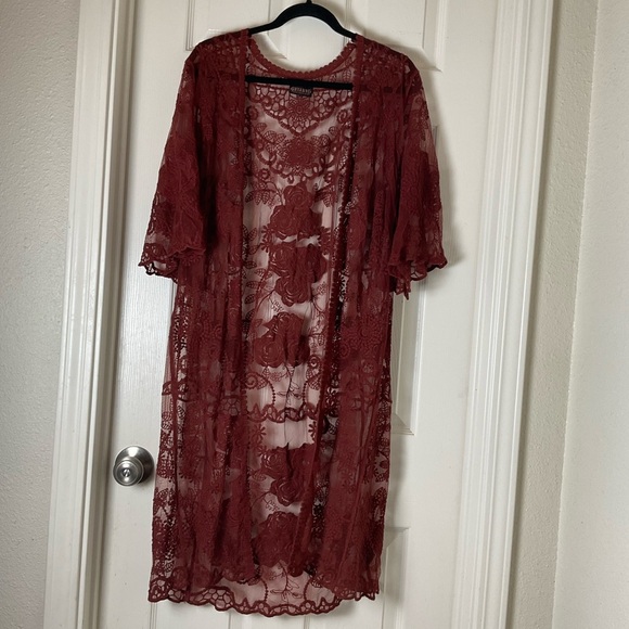 Shyanne Women's Lace Duster Kimono - Picture 3 of 11